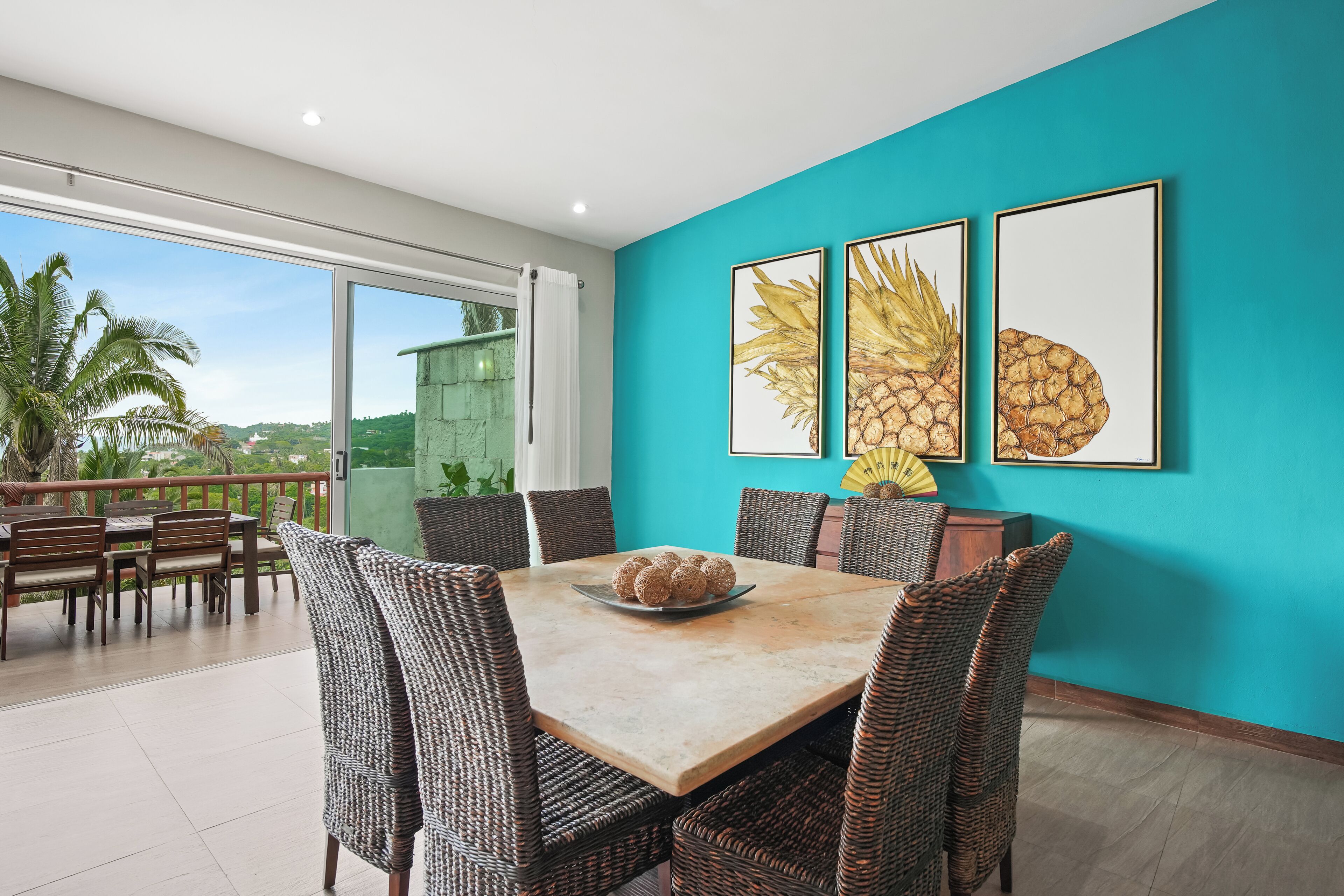 Comfort Condo, Balcony, Sea View | Dining