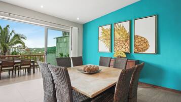 Comfort Condo, Balcony, Sea View | Dining