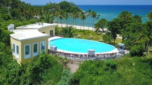 Comfort-Apartment, Balkon, Meerblick | Pool | 2 Außenpools