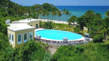 2 piscinas al aire libre