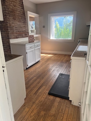Private kitchen - Cozy 2-bedroom house with the Columbia View that will take your breath away. (Stevenson)