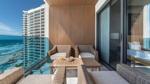 Condo, várias camas, sacada (Encantame Soleil R1204) | Vista do quarto