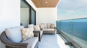 Kondominium, Beberapa Tempat Tidur, balkon (Encantame Soleil R1701) | Teras/patio