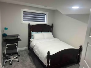 Iron/ironing board, WiFi, bed sheets - Basement Apartment @South Edmonton (1 Bedroom) (Edmonton)