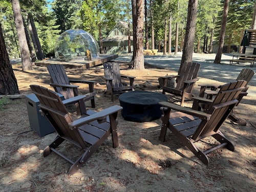 Tiny Tranquil cabin, community hot tub & dry sauna in Lake Davis, Portola