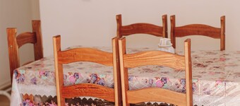 A cozy, spacious home for families and couples (sleeps 6), just 5 minutes from the beach