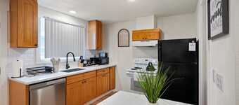 Fantastic Haven-Close to JBLM & Hospital, Sleeps 6