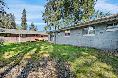 Fantastic Haven-Close to JBLM & Hospital, Sleeps 6