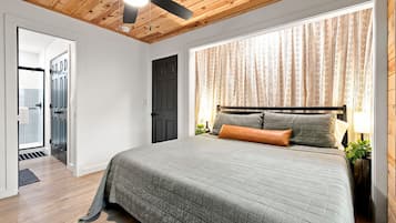 Desk, iron/ironing board, WiFi, bed sheets