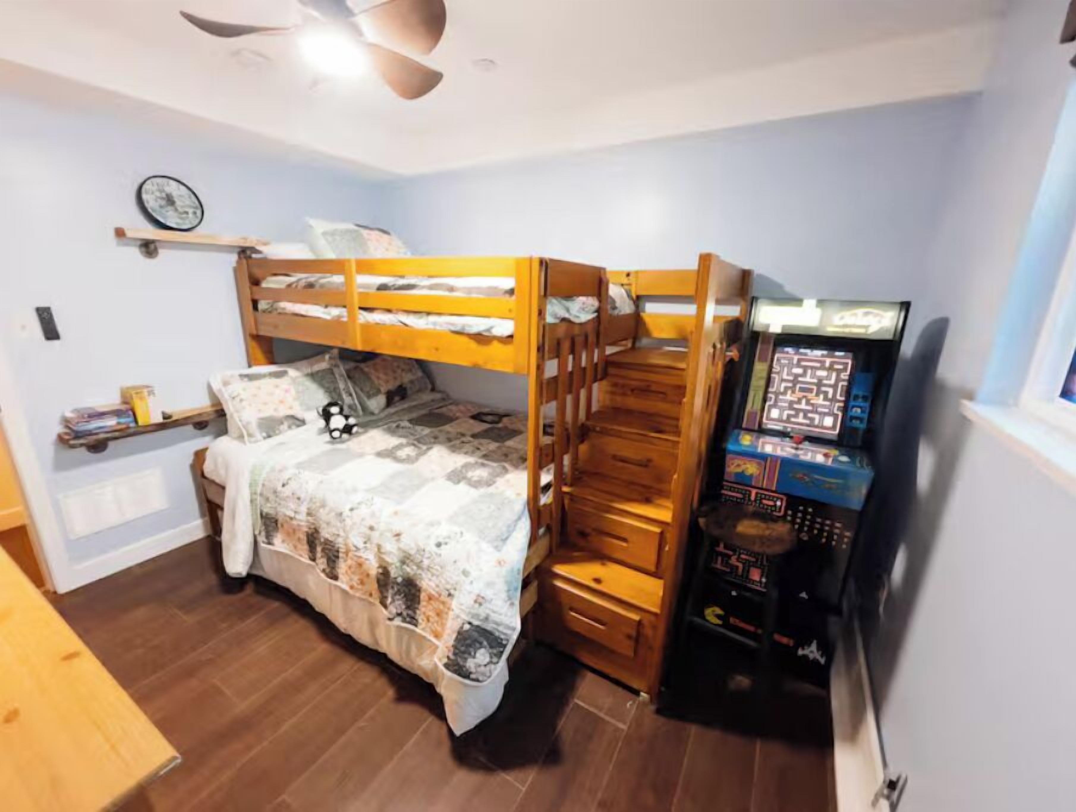 2 habitaciones, tabla de planchar con plancha, wifi y ropa de cama 