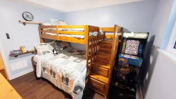 2 habitaciones, tabla de planchar con plancha, wifi y ropa de cama