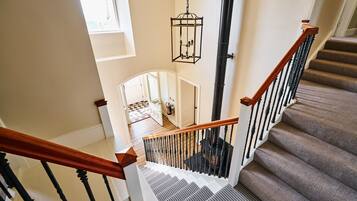House | 7 bedrooms, Internet