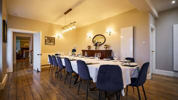 House | 7 bedrooms, Internet