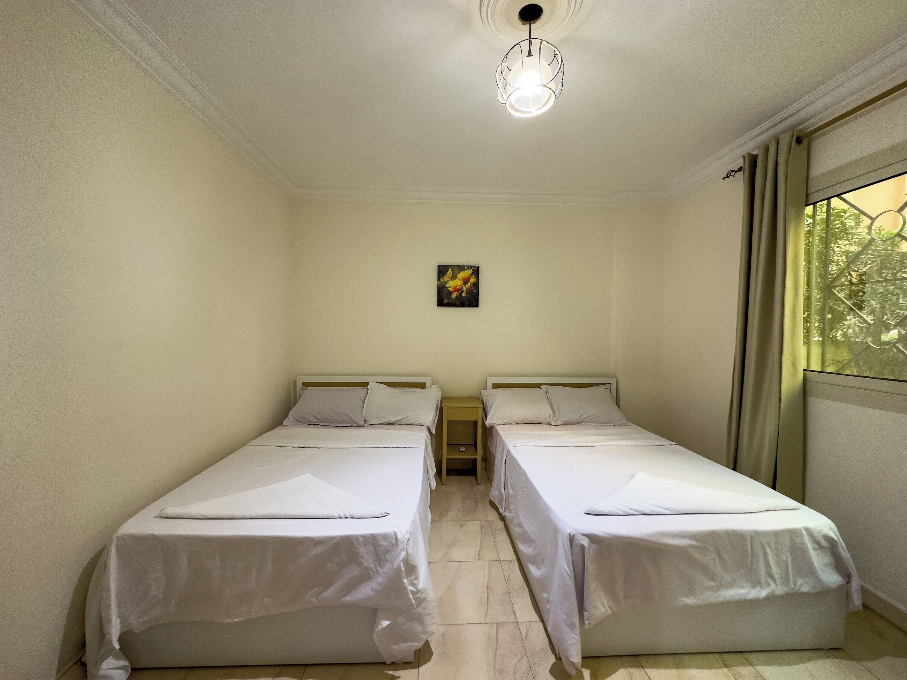 Iron/ironing board, WiFi, bed sheets