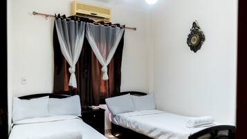 Iron/ironing board, WiFi, bed sheets