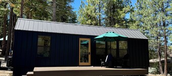 1-bedroom Tiny Cabin, hot tub & dry Sauna, Lake Davis, Portola Ca.