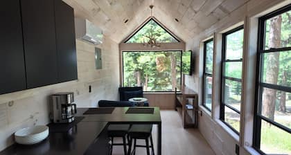 2-bedroom Tiny Cabin, Hot tub & Dry Sauna, Lake Davis, Portola Ca.