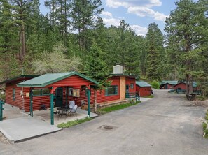 Exterior - The Pondo: Cabin 1, 2 bedroom, 2 bed, kitchen (Lead)