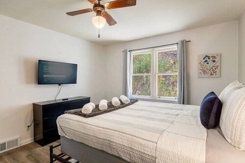 The Pondo: Cabin 1, 2 bedroom, 2 bed, kitchen