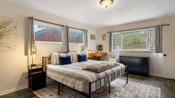 Iron/ironing board, WiFi, bed sheets