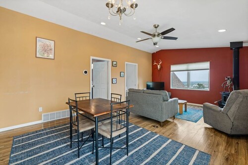 Treetop Guesthouse | Wilderness Feel In Rapid City