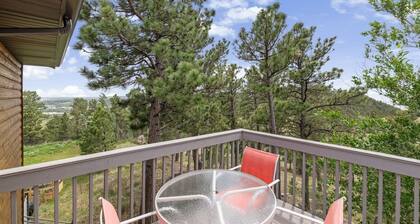 Treetop Guesthouse | Wilderness Feel In Rapid City