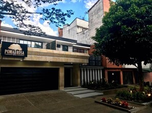 Front of property - HOTEL BOUTIQUE POMA ROSA (LAURELES - ESTADIO)