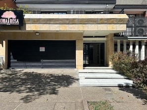 Façana frontal de l'allotjament