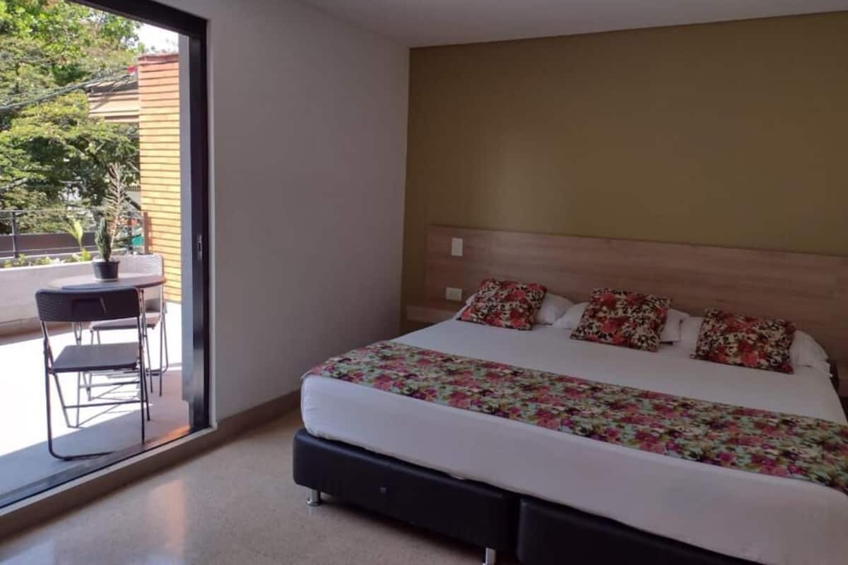 Deluxe Double Room | WiFi (free), bed sheets