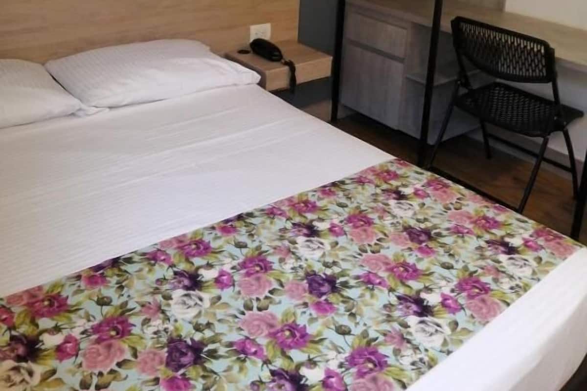 Standard Double Room | WiFi (free), bed sheets