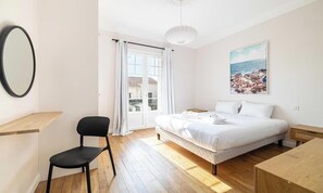 2 soverom, safe på rommet, skrivebord og strykejern/-brett