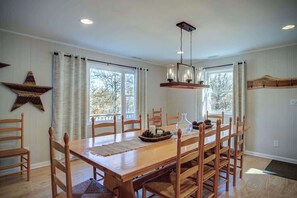 Dining - Snowflake Lodge - 4BR on App Ski Mountain! (Blowing Rock)