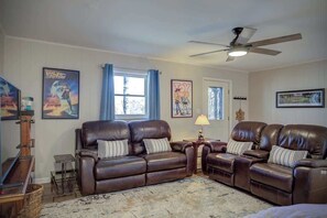 Living area - Snowflake Lodge - 4BR on App Ski Mountain! (Blowing Rock)