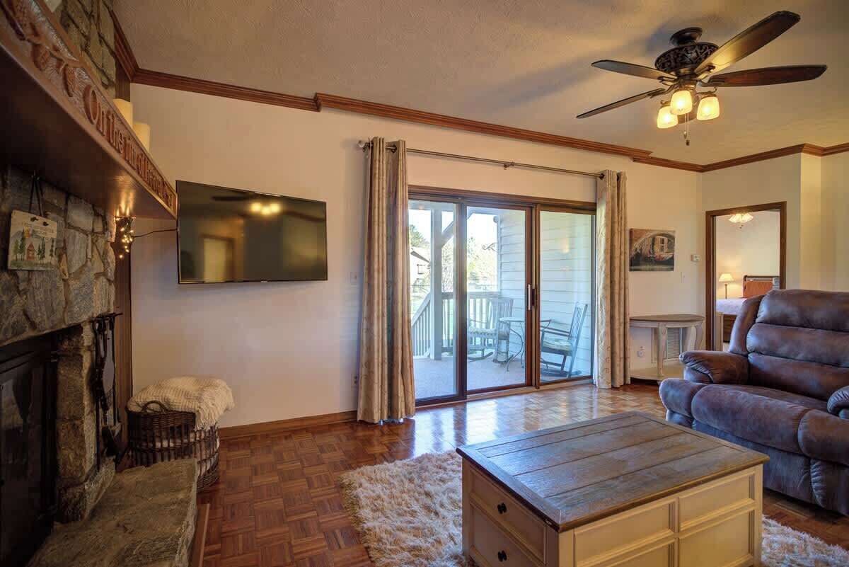 TV, fireplace, offices