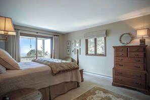 A bedroom with a bed, a dresser, and a window with a view. - Blissful Vista has breathtaking gorge views, seclu (Blowing Rock)