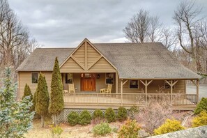 A two-story house with a front porch, a covered deck, and a fenced yard. - Fair Haven - Great App Ski Mtn Location! (Blowing Rock)
