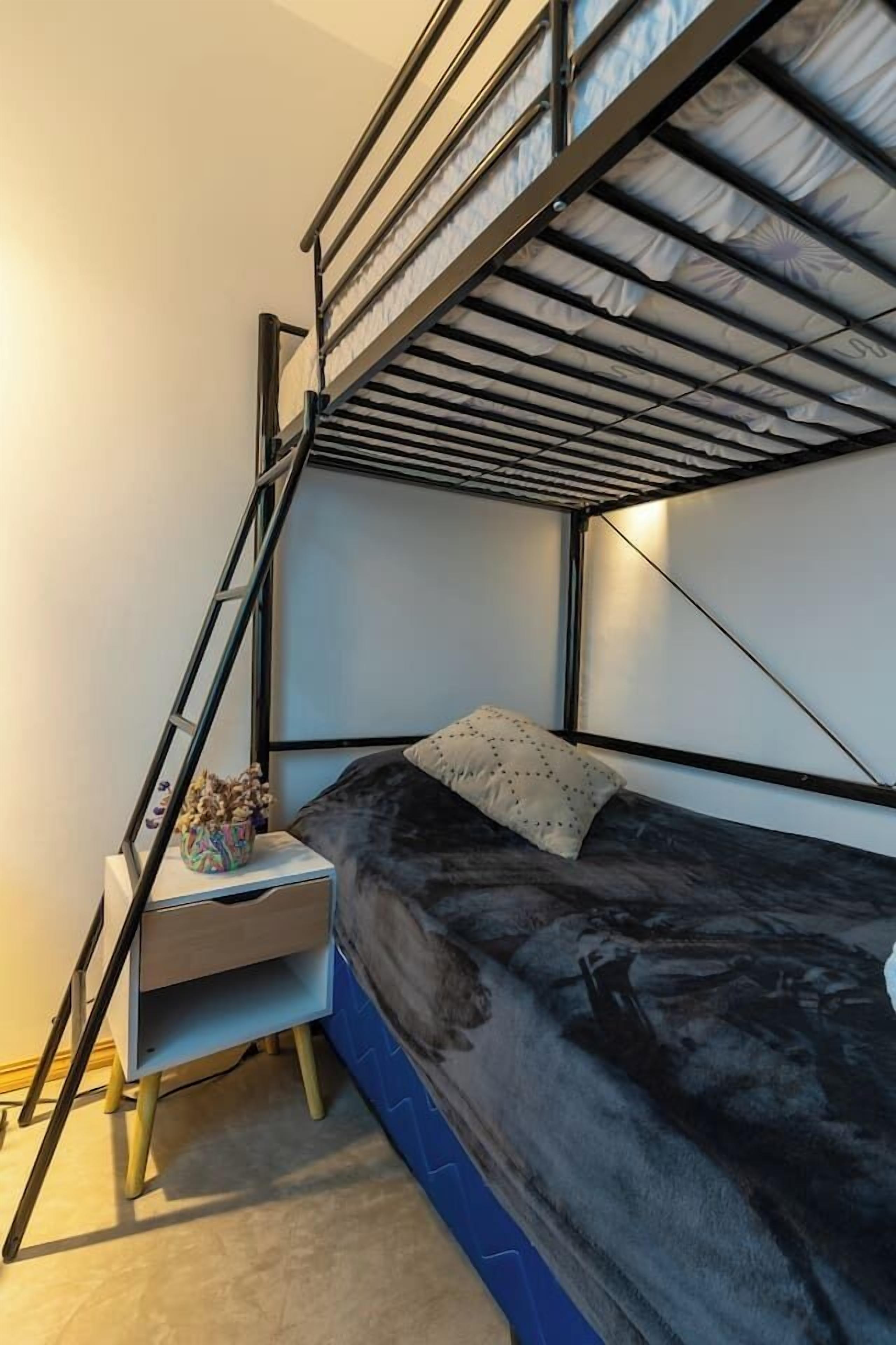Coffres-forts dans les chambres, bureau, fer et planche à repasser