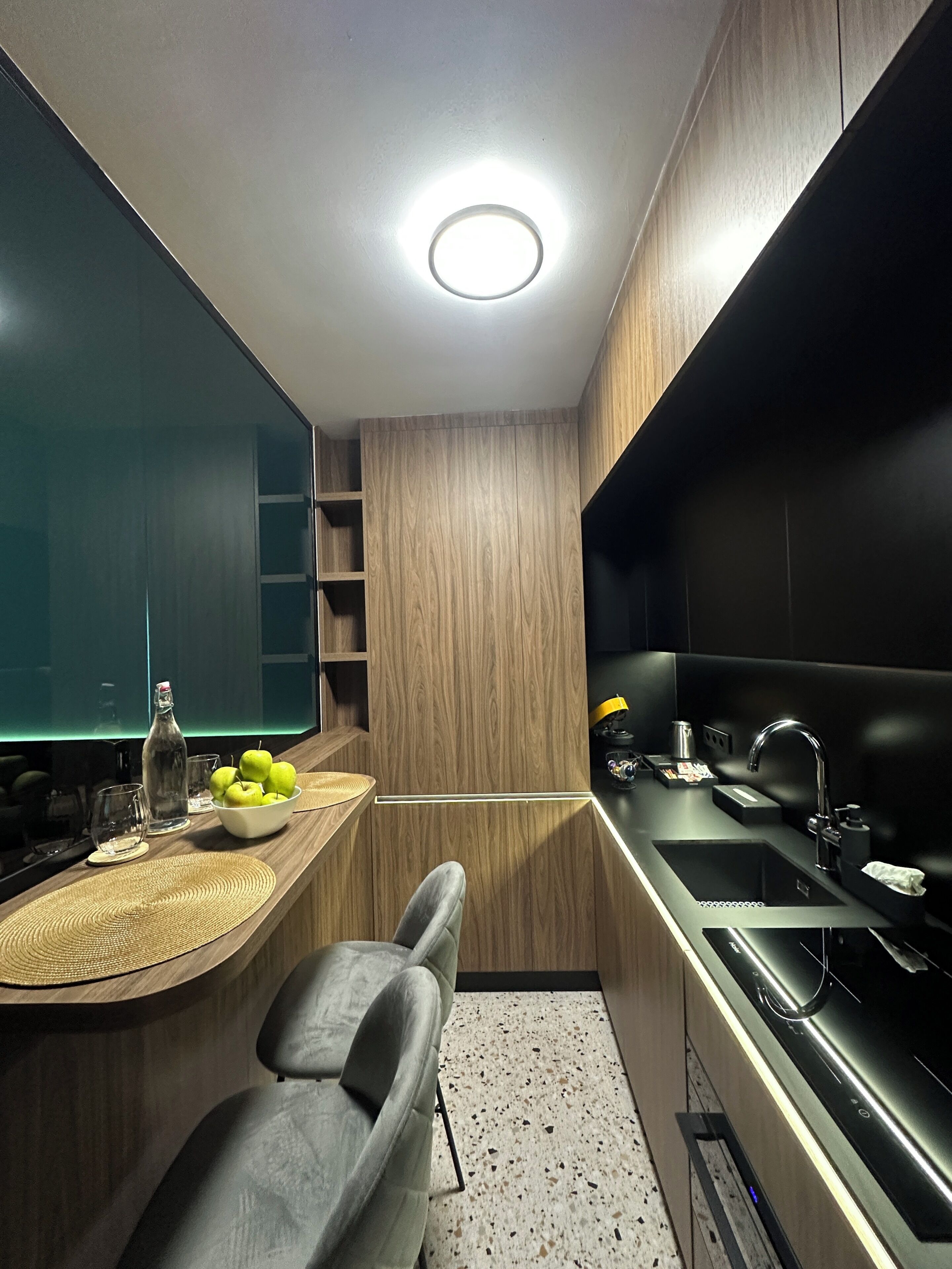 Deluxe Apartment, Courtyard View | Private kitchen
