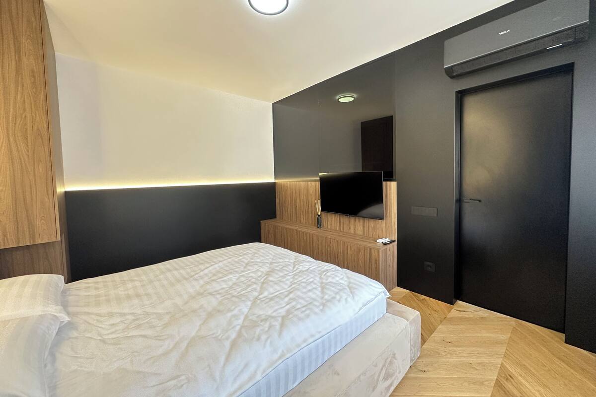 Blackout curtains, iron/ironing board, free WiFi