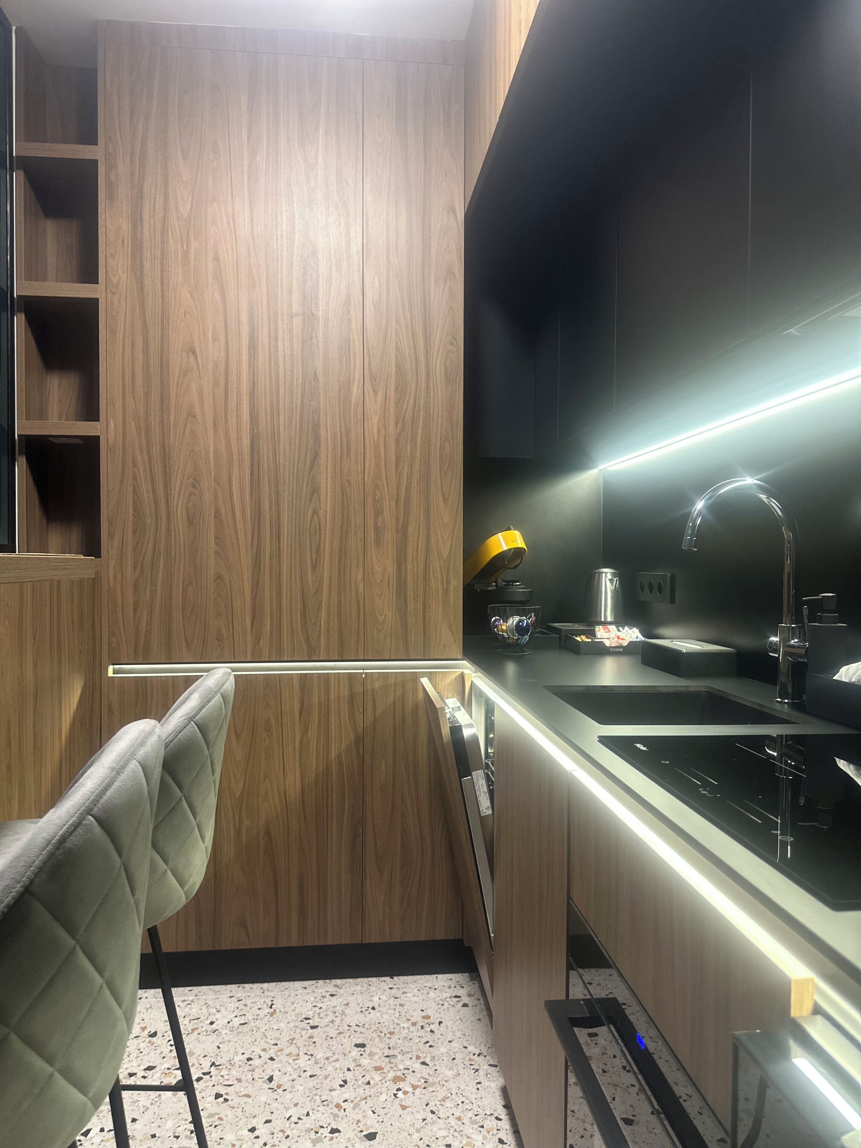 Apartamento luxo, vista para o pátio | Cozinha privada