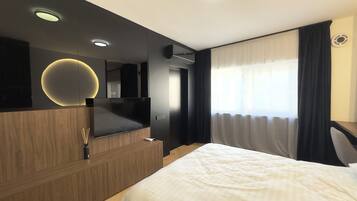 Deluxe Apartment, Courtyard View | Blackout drapes, iron/ironing board, WiFi (free)