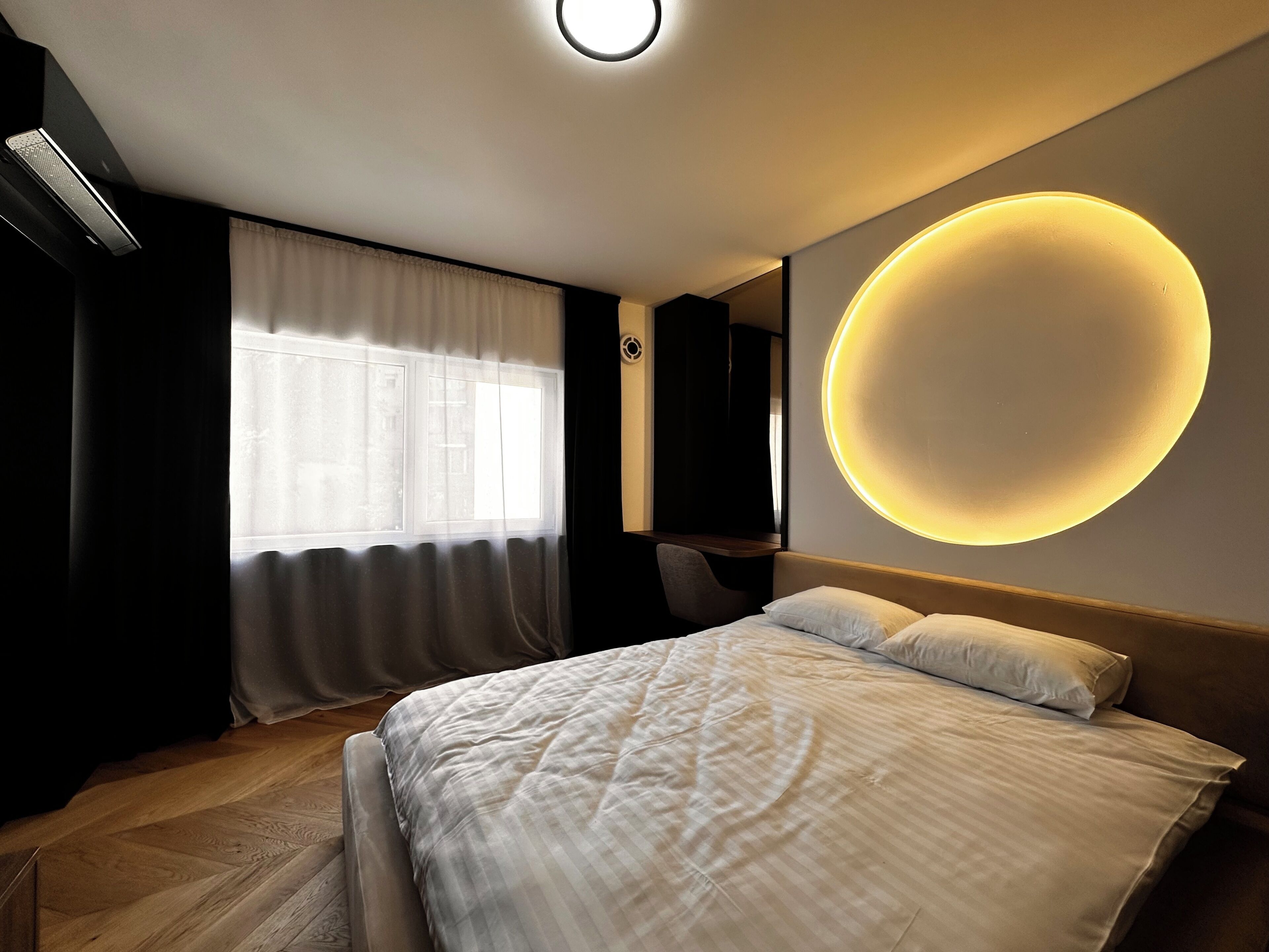 Apartamento luxo, vista para o pátio | Cortinas blackout, ferros/tábuas de passar roupa, Wi-Fi de cortesia