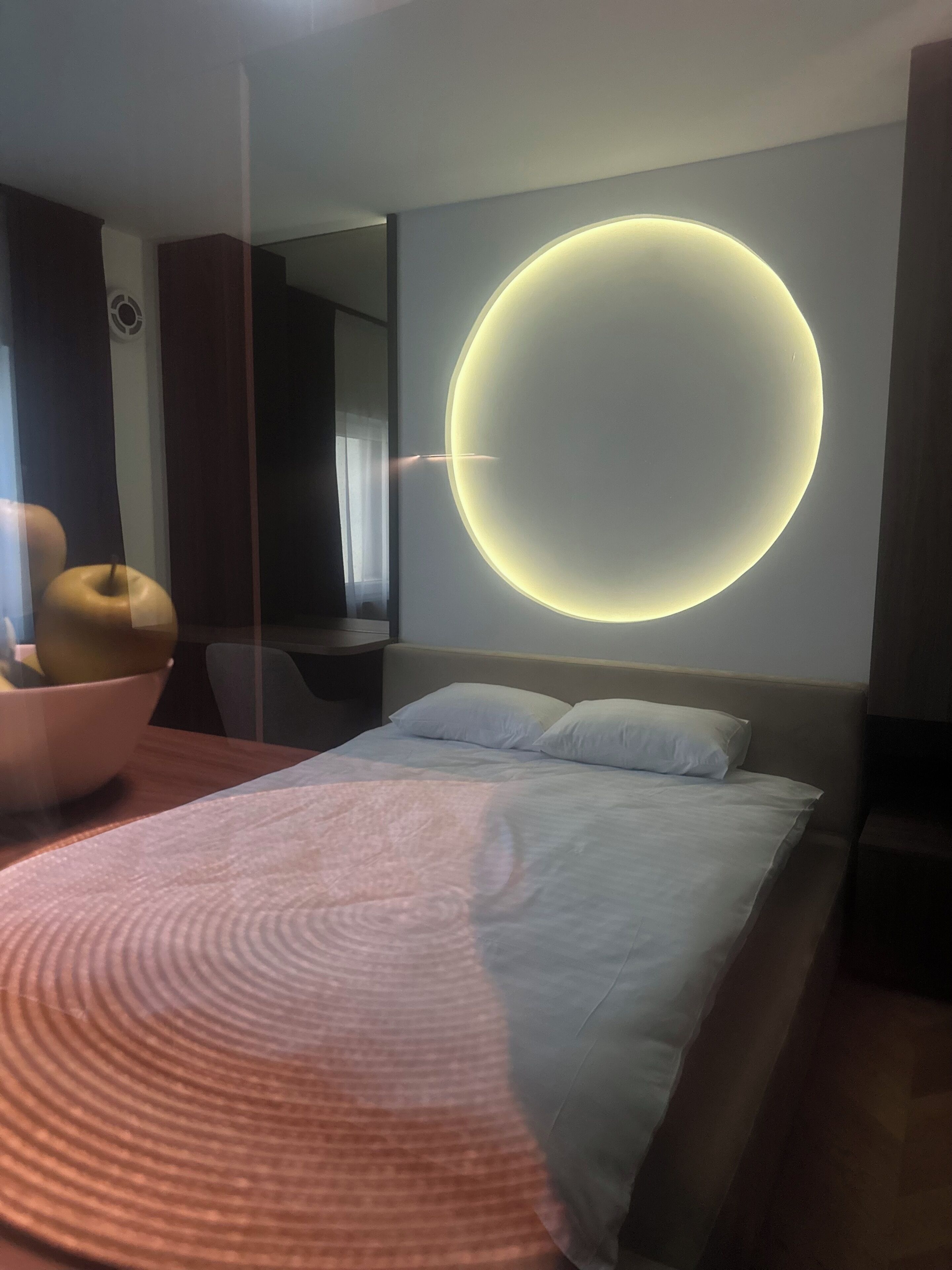 Cortinas blackout, tabla de planchar con plancha y wifi gratis 