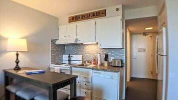 Coffee/tea maker, fridge, microwave, oven