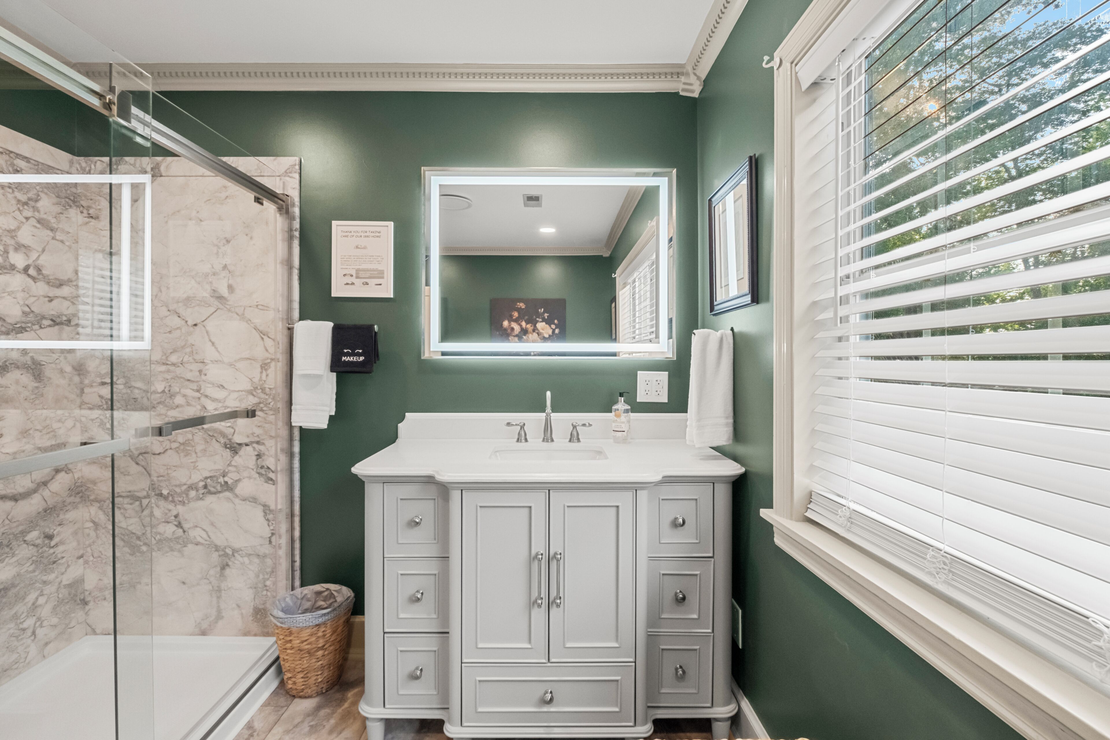 Shower, jetted bath, hair dryer, towels