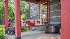 Unclassified image, 2 of 59, button - Cozy 4-bedroom cabin in tranquil Ashland with AC, 1880's to Modern Living (Ashland)