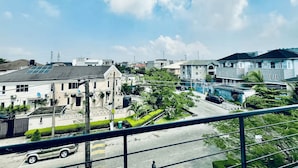 A residential area with houses, a street, and a clear sky. - Unique 2-Bedroom Apartment in Lekki 1 with Jacuzzi, Fast Wi-Fi & 24/7 Power (Lagos)