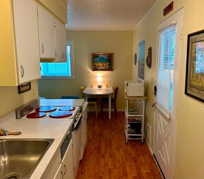 Coffee/tea maker, fridge, microwave, oven