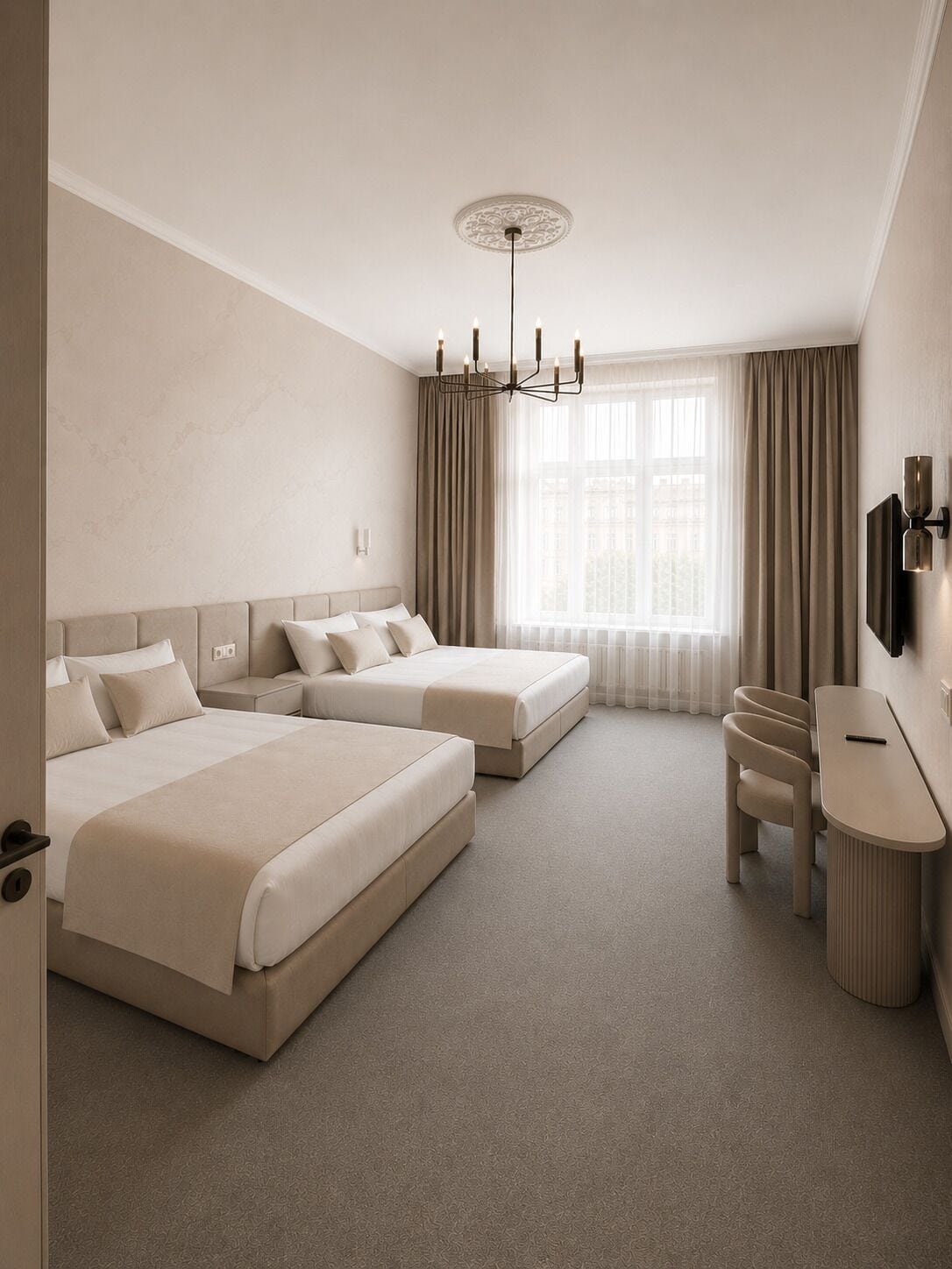 Een hotelkamer met twee bedden, een bureau, een stoel, een televisie en een groot raam met gordijnen.