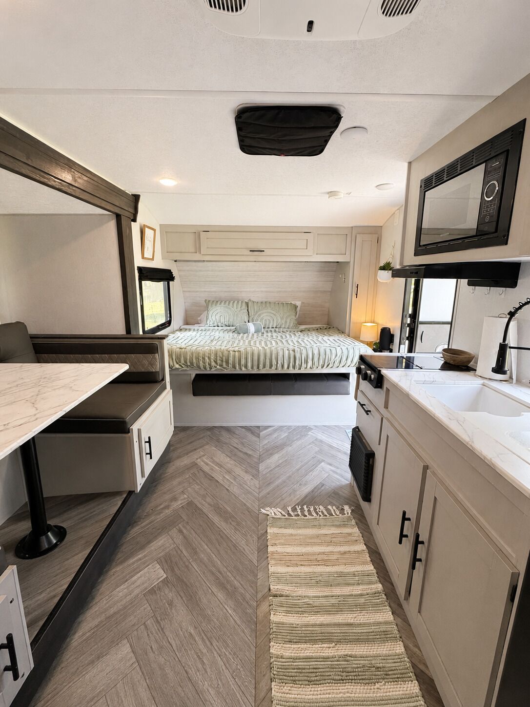 1 bedroom, bed sheets